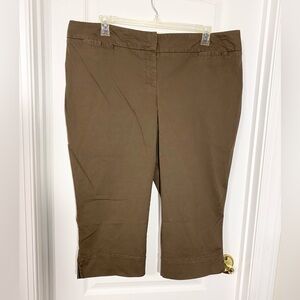 Avenue Signature Chino 21” Capri Pants, Brown, 18
